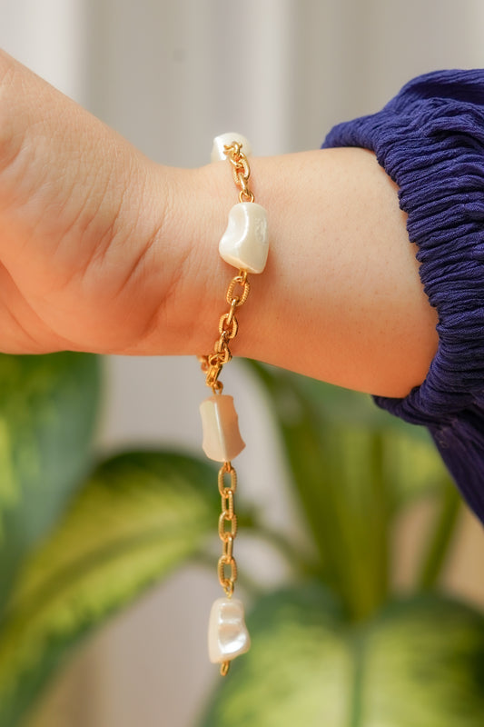 Single string pearl bracelet