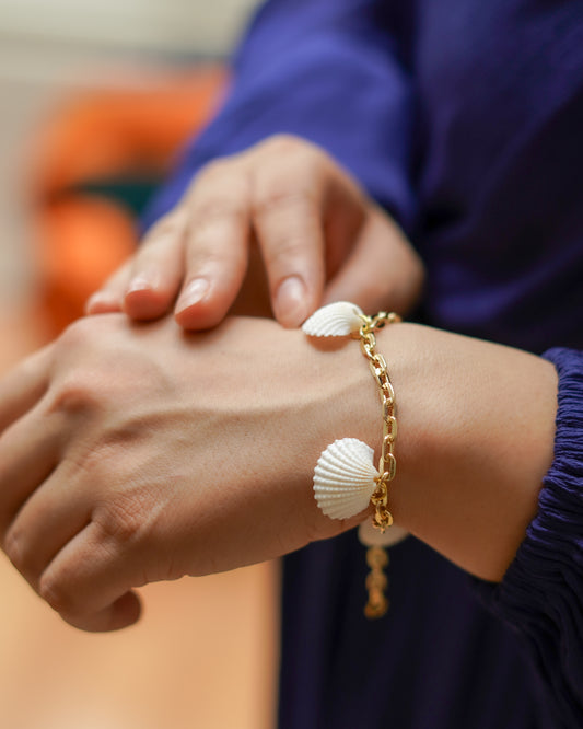 White Shell bracelet